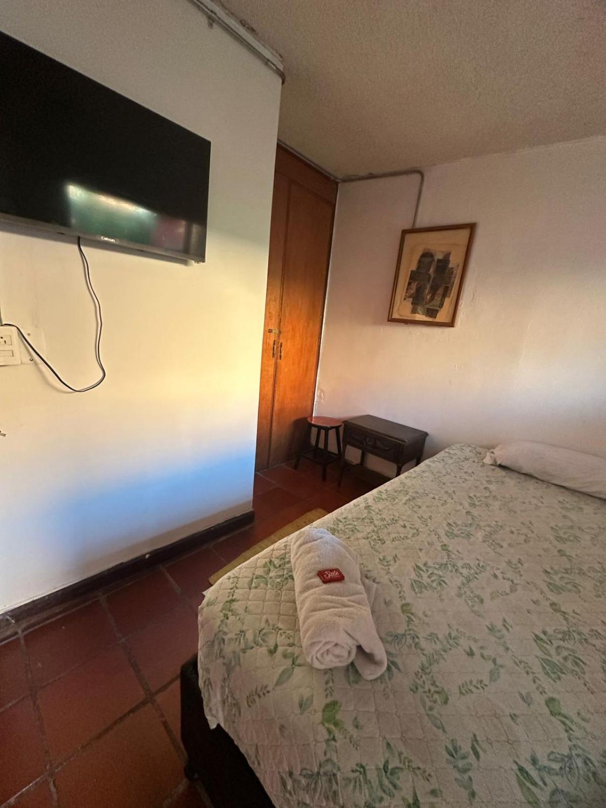 Acogedor Hostal Usaquen La Parada Del Tren Богота Экстерьер фото