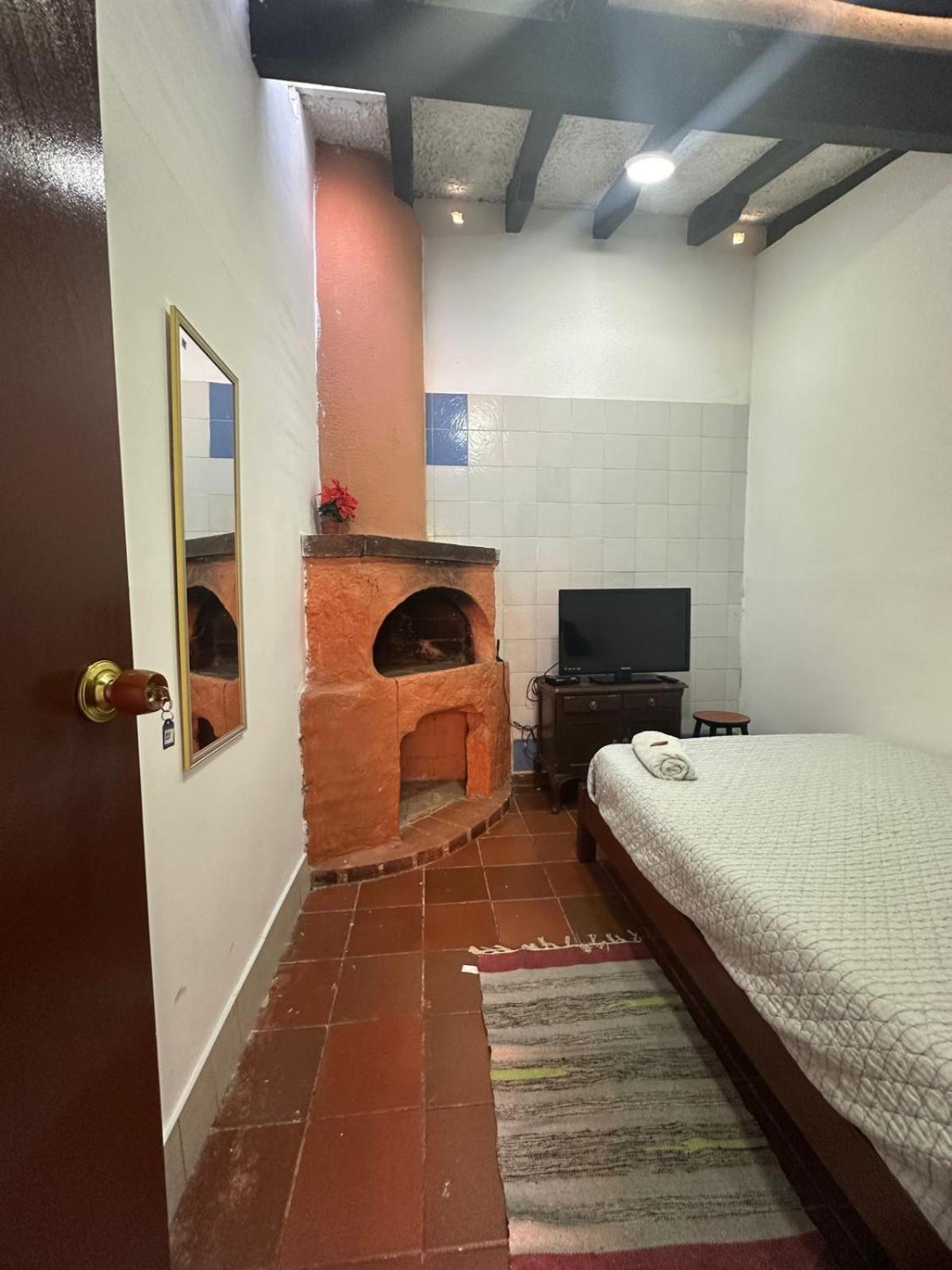 Acogedor Hostal Usaquen La Parada Del Tren Богота Экстерьер фото